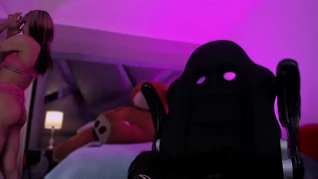 Charlotteinpole online show from 03-16-26, 05:44