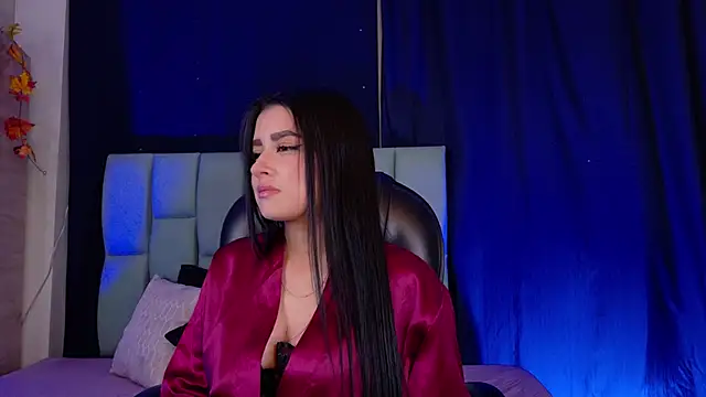 Emilyy05  online show from 06-17-26, 04:04
