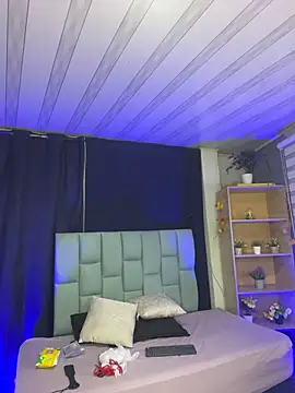 Emilyy05  online show from 06-19-26, 12:37
