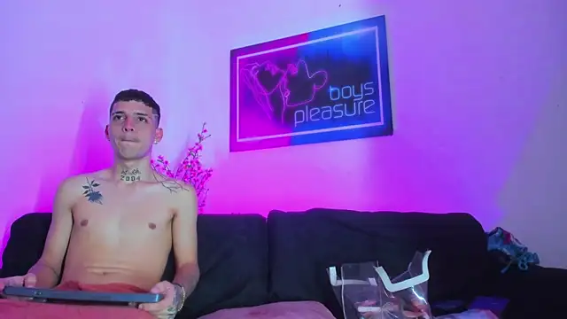 Snapshot of Pleasure_boys_hot chatting on 03-12-26, 06:58 Pleasure boys hot online show from 03-12-26, 06:58