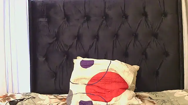 Snapshot of DesiredQueen27 chatting on 06-28-26, 02:56 DesiredQueen27 online show from 06-28-26, 02:56
