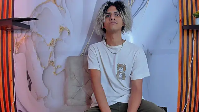 Victor LatinBoy online show from 12-20-25, 06:48