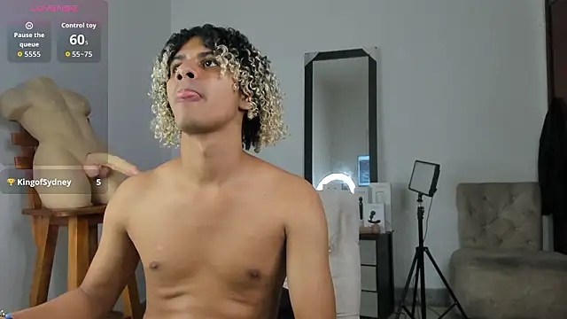 Snapshot of Victor_LatinBoy chatting on 03-30-26, 10:16 Victor LatinBoy online show from 03-30-26, 10:16
