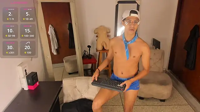 Snapshot of Victor_LatinBoy chatting on 04-10-26, 04:50 Victor LatinBoy online show from 04-10-26, 04:50