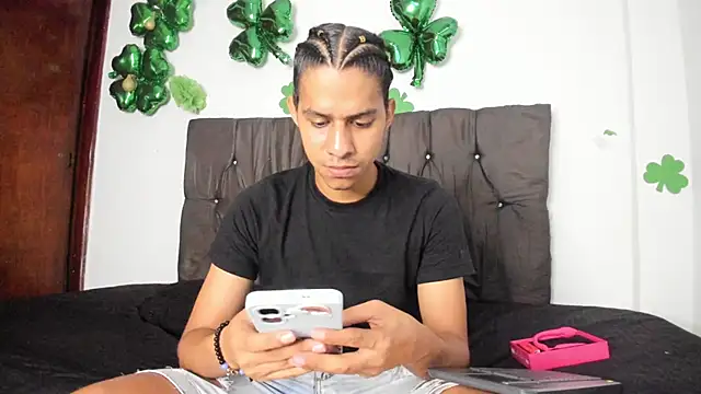 Snapshot of Victor_LatinBoy chatting on 05-08-26, 03:01 Victor LatinBoy online show from 05-08-26, 03:01