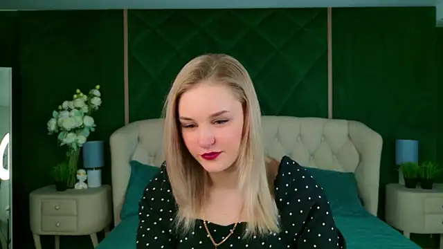 Snapshot of Molly_Voss chatting on 02-13-26, 02:57 Molly Voss online show from 02-13-26, 02:57