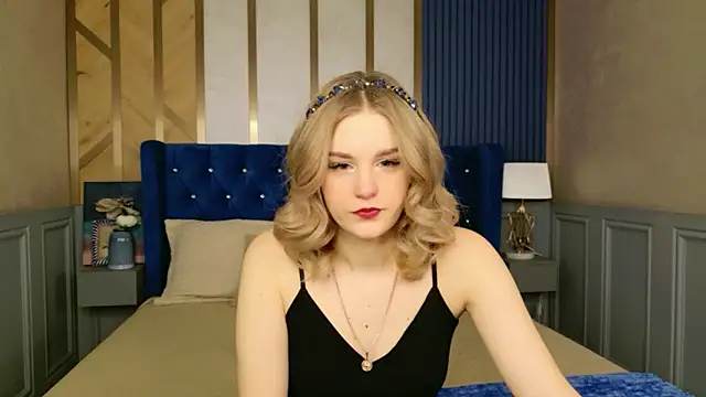 Snapshot of Molly_Voss chatting on 03-13-26, 05:47 Molly Voss online show from 03-13-26, 05:47