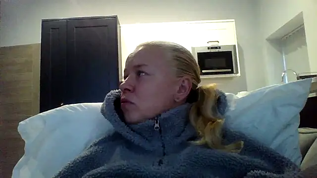 jennyblondeuk online show from 04-02-26, 05:32