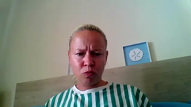 jennyblondeuk online show from 05-10-26, 01:49