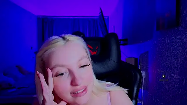 Snapshot of Eva_Vibe_ chatting on 06-19-26, 10:24 Eva Vibe online show from 06-19-26, 10:24