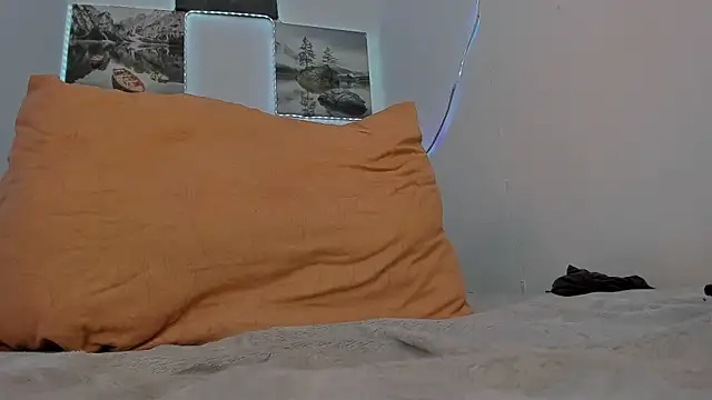 RedAssHottie online show from 02-25-25, 10:15