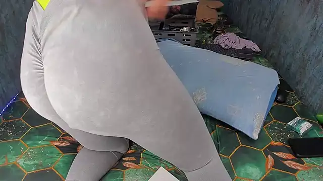 Snapshot of RedAssHottie chatting on 03-06-26, 06:10 RedAssHottie online show from 03-06-26, 06:10