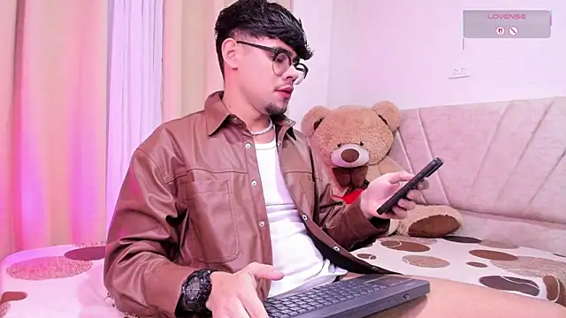 isaac saenzs online show from 02-05-26, 12:43