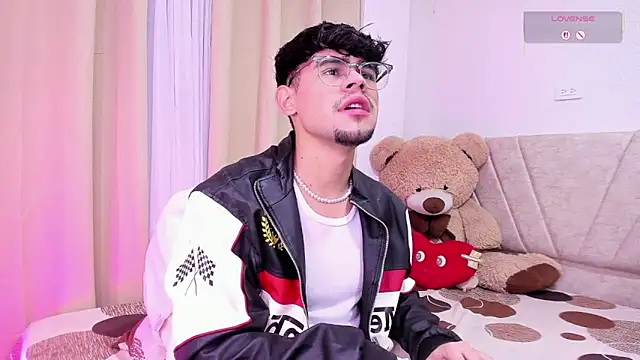 isaac saenzs online show from 02-09-26, 12:42