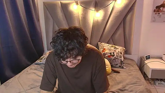 Snapshot of VelvetKai_nom chatting on 04-13-26, 02:39 VelvetKai nom online show from 04-13-26, 02:39