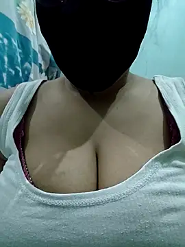 Snapshot of suman_bhabhi001 chatting on 04-21-26, 03:50 suman bhabhi001 online show from 04-21-26, 03:50