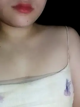 Snapshot of lili-roze chatting on 12-22-25, 09:06 lili-roze online show from 12-22-25, 09:06