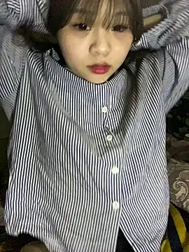 Snapshot of lili-roze chatting on 01-16-26, 03:05 lili-roze online show from 01-16-26, 03:05