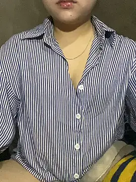 Snapshot of lili-roze chatting on 02-07-26, 12:53 lili-roze online show from 02-07-26, 12:53