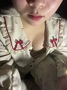 Snapshot of lili-roze chatting on 04-10-26, 12:32 lili-roze online show from 04-10-26, 12:32