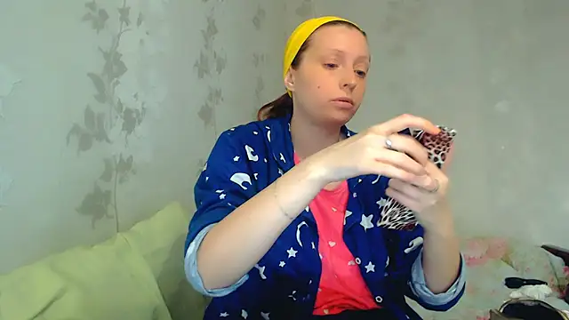 Snapshot of CrystallAngel chatting on 03-19-26, 02:21 CrystallAngel online show from 03-19-26, 02:21