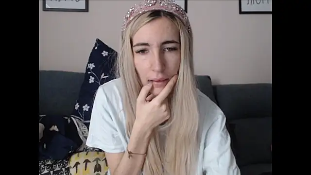 BarbieBlondieGirl online show from 06-17-26, 02:51