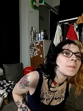 Snapshot of whatevaandissues chatting on 04-13-26, 12:05 whatevaandissues online show from 04-13-26, 12:05