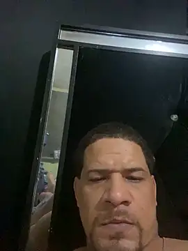 Snapshot of Dominicanobb chatting on 01-19-26, 08:29 Dominicanobb online show from 01-19-26, 08:29