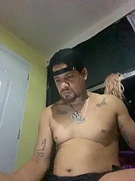 Snapshot of Dominicanobb chatting on 02-05-26, 04:39 Dominicanobb online show from 02-05-26, 04:39