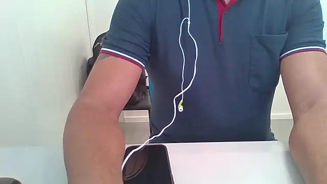 Snapshot of Moreno_Casado_Safado chatting on 05-25-26, 08:09 Moreno Casado Safado online show from 05-25-26, 08:09