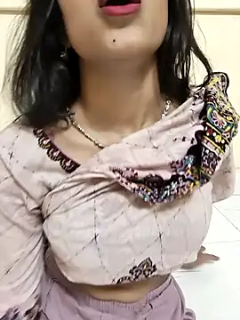 Snapshot of Yours-Zeenat chatting on 04-24-26, 10:39 Yours-Zeenat online show from 04-24-26, 10:39