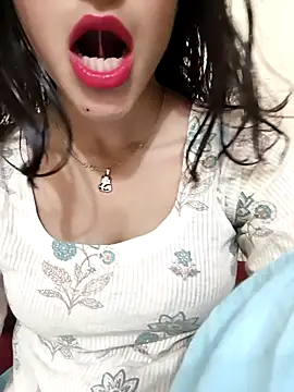 Snapshot of Yours-Zeenat chatting on 05-08-26, 05:57 Yours-Zeenat online show from 05-08-26, 05:57