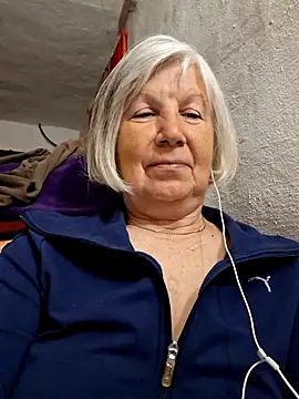 KlaudiaDarling online show from 05-05-26, 06:49
