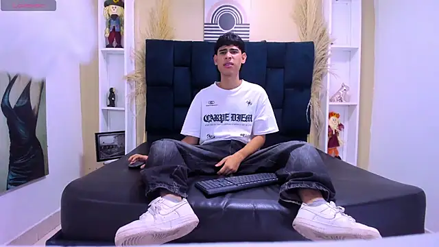 KevinBrooks  online show from 02-04-26, 06:03