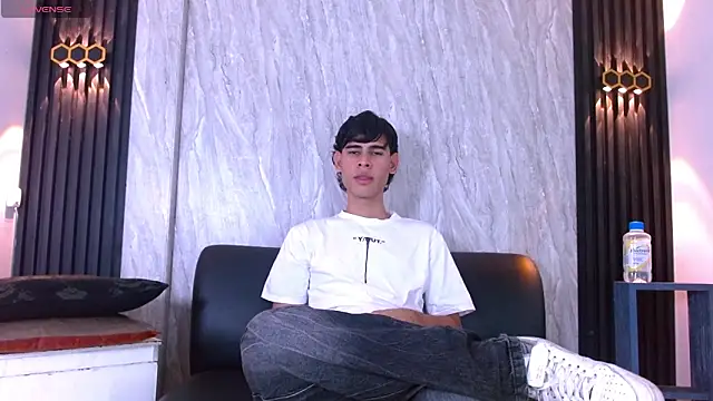 KevinBrooks  online show from 02-06-26, 06:33