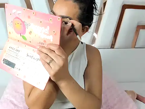 MiaKleinX online show from 05-09-26, 09:31