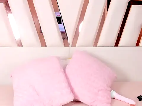 MiaKleinX online show from 05-18-26, 09:53