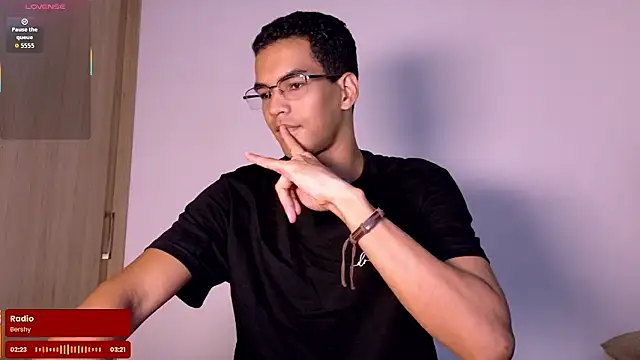 Pikashu7u7 online show from 01-10-26, 06:42