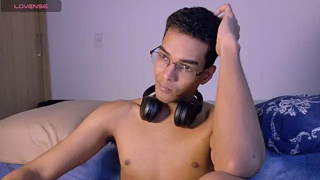 Pikashu7u7 online show from 03-12-26, 04:07