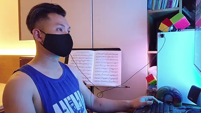 OnlyHand9x online show from 05-10-26, 04:01