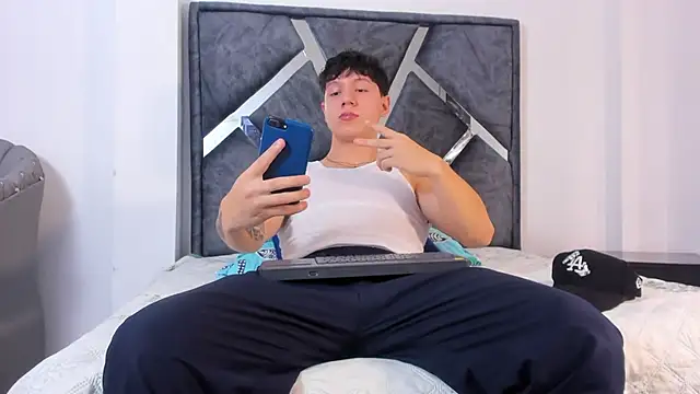 Snapshot of Liam_saint chatting on 02-12-26, 12:22 Liam saint online show from 02-12-26, 12:22