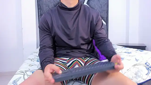 Snapshot of Liam_saint chatting on 02-14-26, 12:24 Liam saint online show from 02-14-26, 12:24