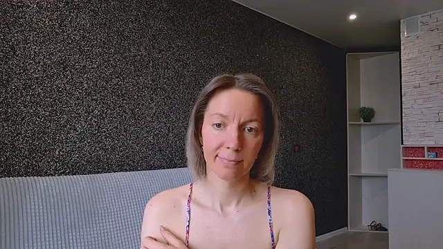 Amanda Luxe online show from 05-02-26, 03:00