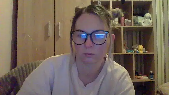 VikiLove765 online show from 02-08-26, 09:40