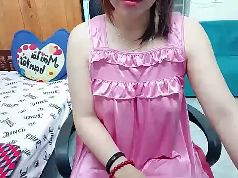 Snapshot of Heni6368 chatting on 02-26-26, 09:36 Heni6368 online show from 02-26-26, 09:36