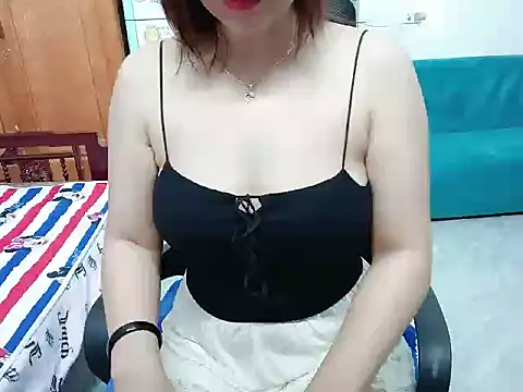 Snapshot of Heni6368 chatting on 02-27-26, 10:32 Heni6368 online show from 02-27-26, 10:32