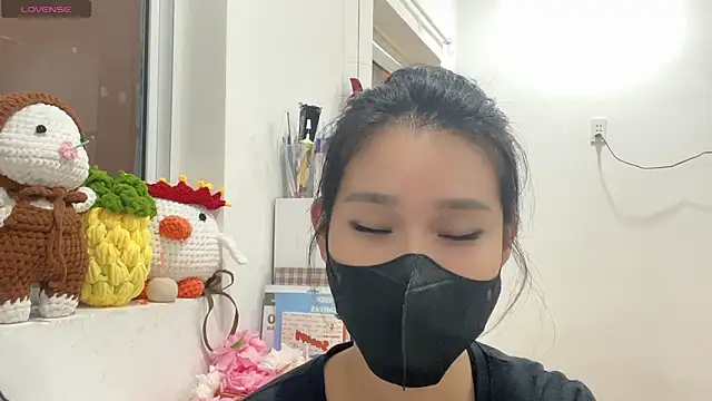 Snapshot of Tieu-May chatting on 03-28-26, 01:27 Tieu-May online show from 03-28-26, 01:27