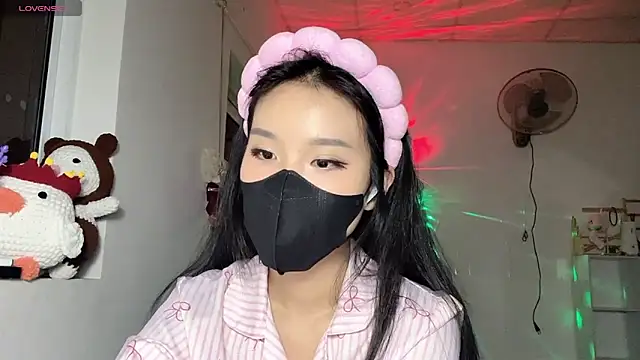 Tieu-May online show from 05-12-26, 09:12