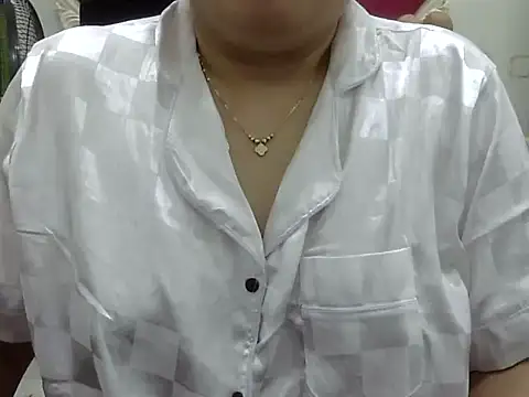 Snapshot of Sarah_no_land chatting on 03-25-26, 02:01 Sarah no land online show from 03-25-26, 02:01