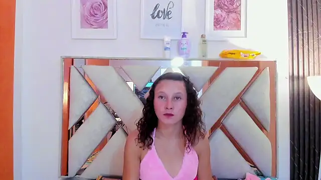 Snapshot of SalomeWilson chatting on 03-26-26, 08:36 SalomeWilson online show from 03-26-26, 08:36